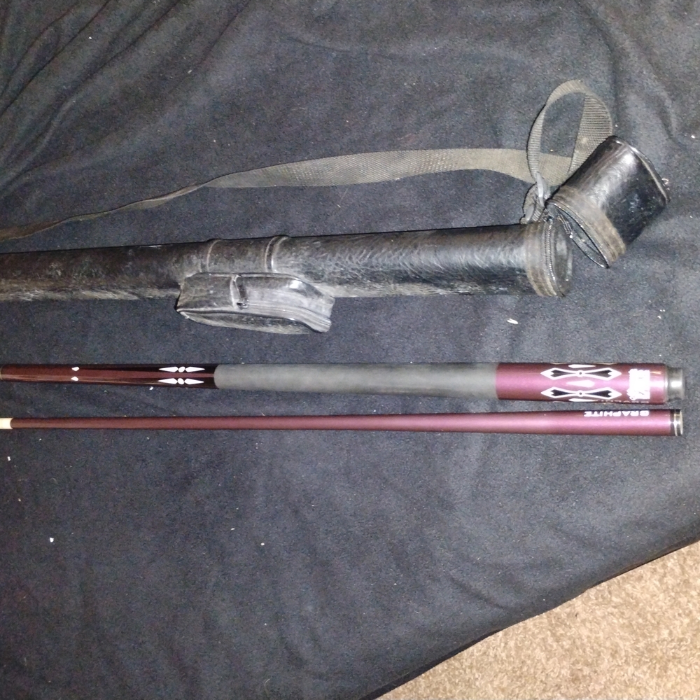 Burgundy Pool Cue with Black Case